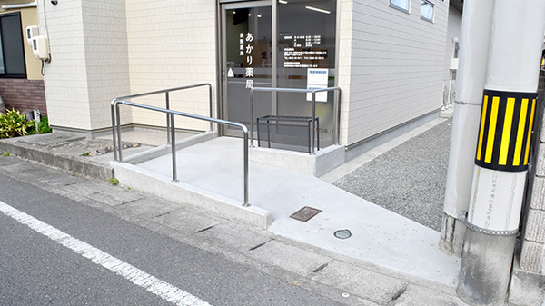 あかり薬局の入口