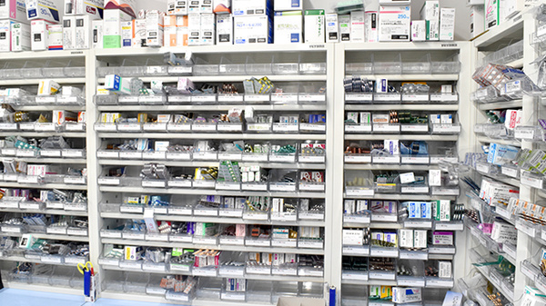 あかり薬局の薬棚