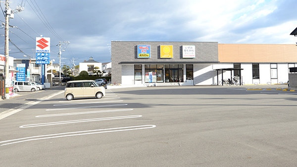 ウォンツ薬局吉島西1丁目店の駐車場