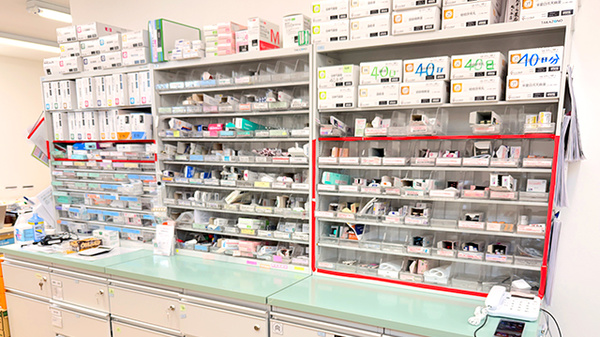 あおぞら薬局　越ケ谷店の薬棚