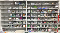 酒田駅前調剤薬局の薬棚