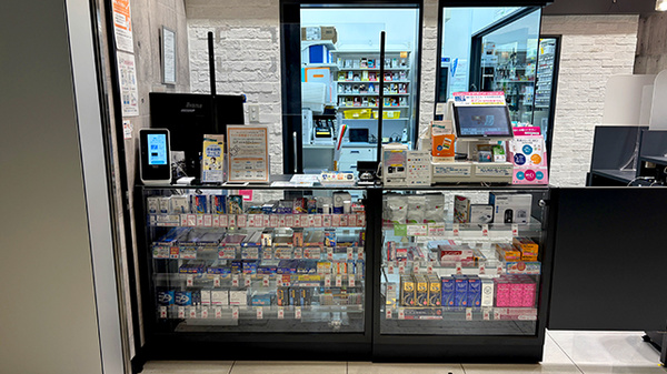 薬局トモズ虎ノ門ヒルズステーションタワー店の受付/カウンター