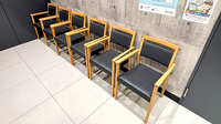 薬局トモズ虎ノ門ヒルズステーションタワー店の待合スペース