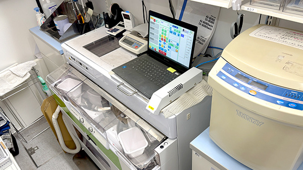 薬局トモズ虎ノ門ヒルズステーションタワー店の調剤器具