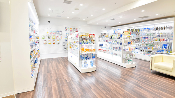 ファーマライズ薬局　HEPNAVIO店の内観