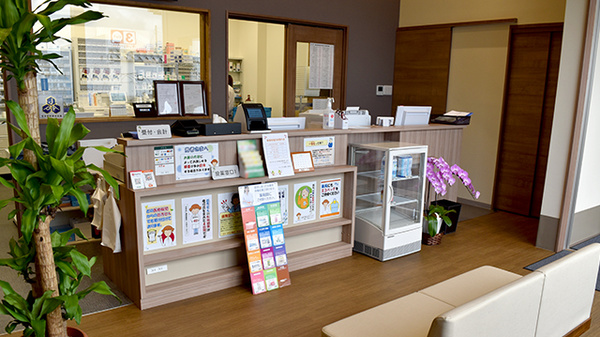 アイ・プラス薬局安長店の受付/カウンター