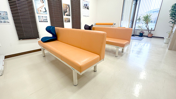 つつじ薬局の待合スペース