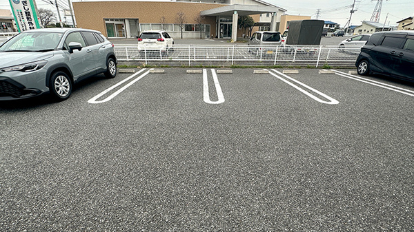 つつじ薬局の駐車場