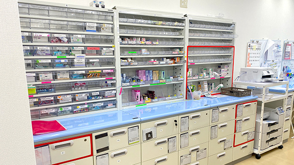 イチフジ薬局・大町店の薬棚