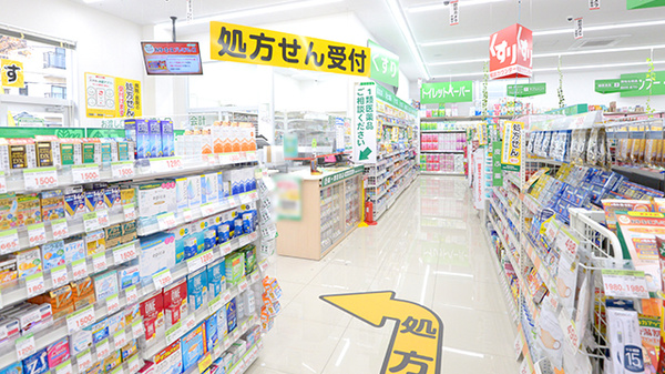 スギ薬局 蓮根店の入口
