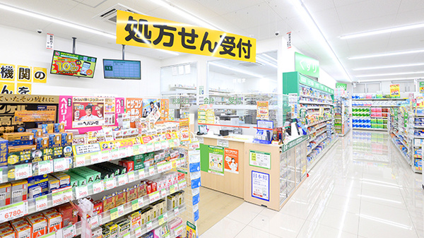 スギ薬局 やしろ店の入口