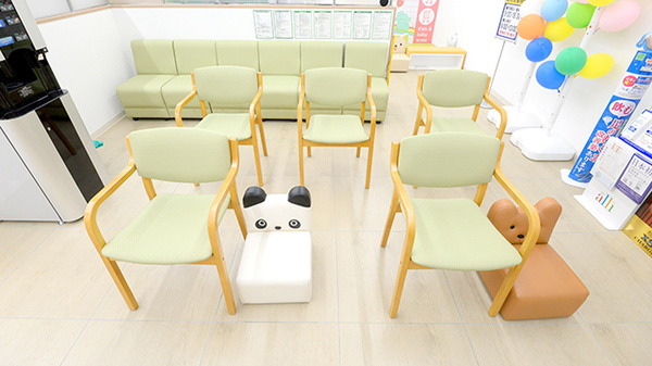スギ薬局 やしろ店の待合スペース