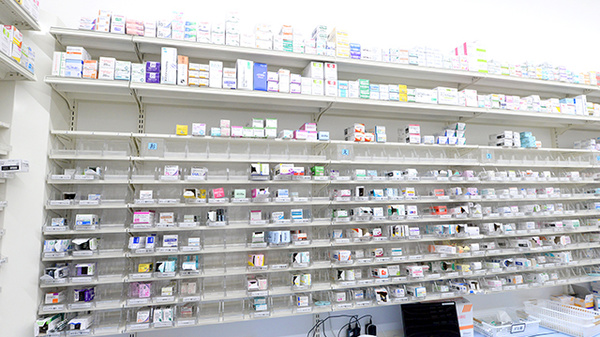 スギ薬局 やしろ店の薬棚