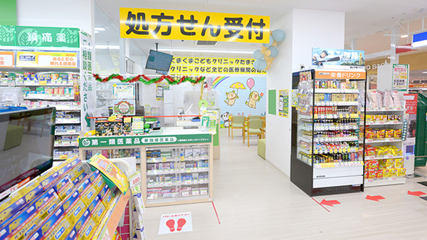 スギ薬局 多摩境駅前店の入口