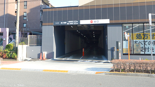 スギ薬局 多摩境駅前店の駐車場