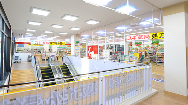 スギ薬局 東矢口店の入口