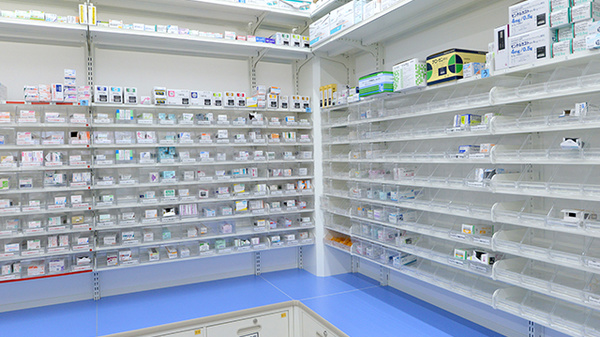 スギ薬局 東矢口店の薬棚