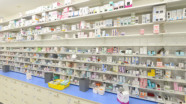 薬局くすりの福太郎　常盤平店の薬棚