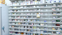 調剤薬局ツルハドラッグ苫小牧明野新町店の薬棚