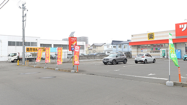 調剤薬局ツルハドラッグ苫小牧明野新町店の駐車場
