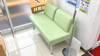 サツドラ薬局　伏見啓明店の待合スペース