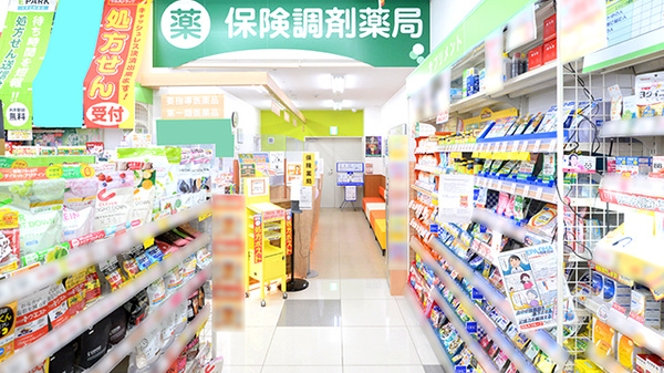 調剤薬局ツルハドラッグ神居十字街店の入口