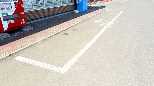 調剤薬局ツルハドラッグ神居十字街店の駐輪場