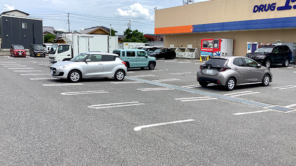 ユタカ薬局　庄名の駐車場