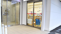 ココカラファイン薬局　東淀川小松店の入口