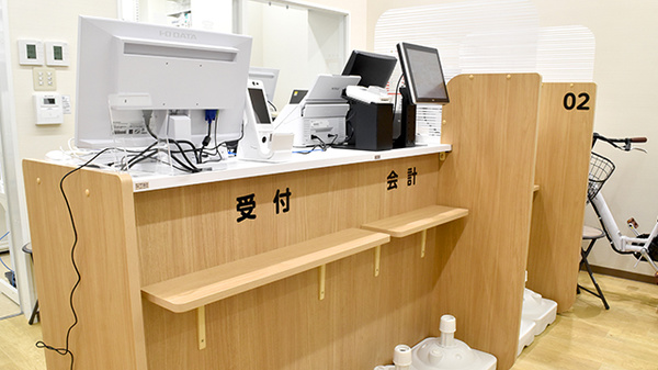 ココカラファイン薬局　東淀川小松店の受付/カウンター