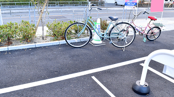 ココカラファイン薬局　東淀川小松店の駐輪場