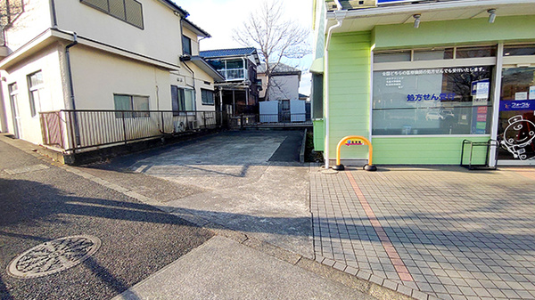 すみれ薬局の駐車場