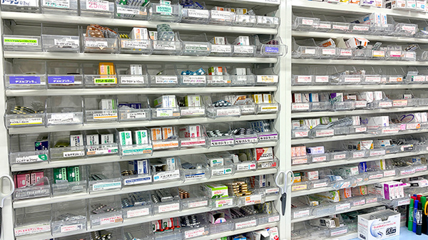 トピア薬局新原店の薬棚