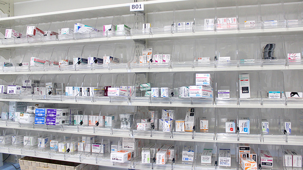 ププレひまわり薬局児島店の薬棚