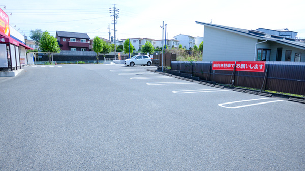 調剤薬局ツルハドラッグ中央台店の駐車場