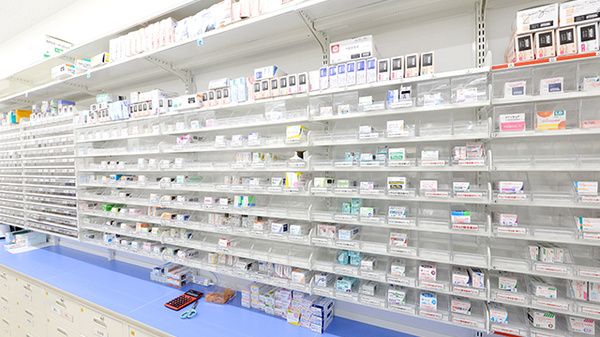 スギ薬局 海老名中央店の薬棚