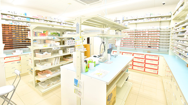 スギ薬局 服部天神駅前店の調剤室