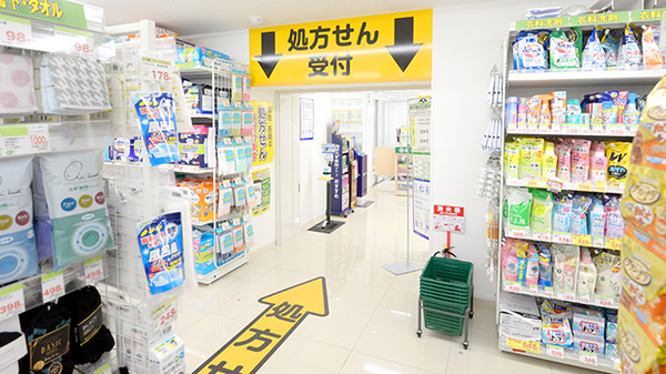 スギ薬局 東新小岩店の入口