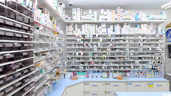 スギ薬局 南古谷病院店の薬棚