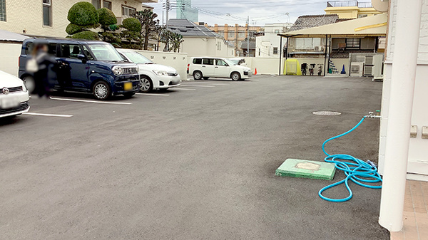 アカカベ薬局　生野勝山店の駐車場