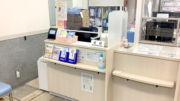すず薬局柳原店の受付/カウンター