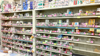 すず薬局柳原店の薬棚