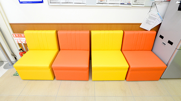 調剤薬局ツルハドラッグ旭川7条店の待合スペース