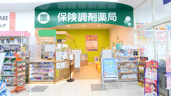 調剤薬局ツルハドラッグ菊水元町8条店の入口