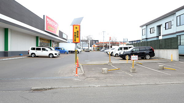 調剤薬局ツルハドラッグ菊水元町8条店の駐車場