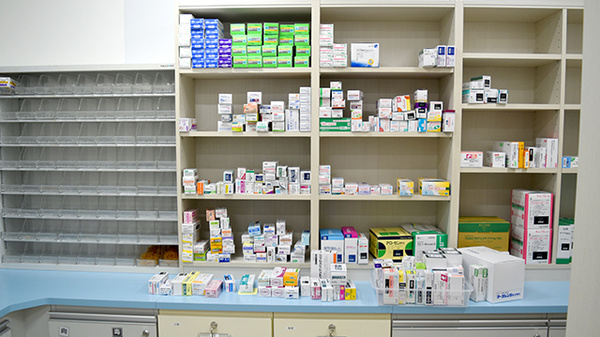 ポトス薬局あさひまち店の薬棚