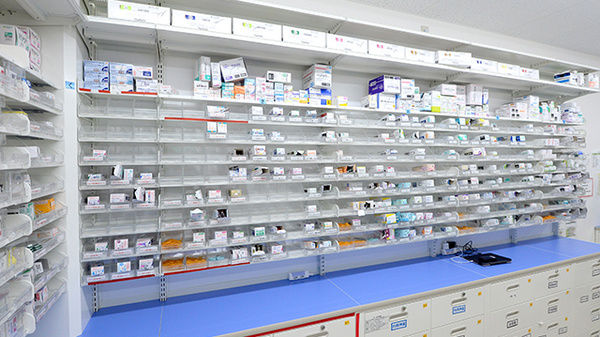 スギ薬局 厚木中町店の薬棚
