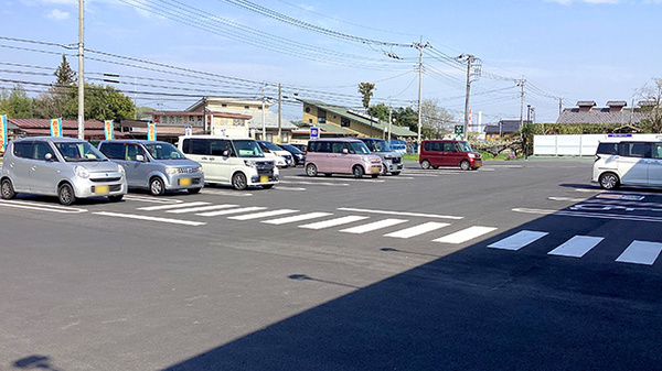マルエ薬局高崎榛名中里見店の駐車場