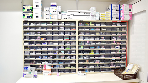 スマイル薬局　平端店の薬棚