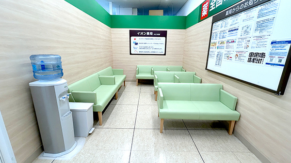 イオン薬局みどり町店の待合スペース